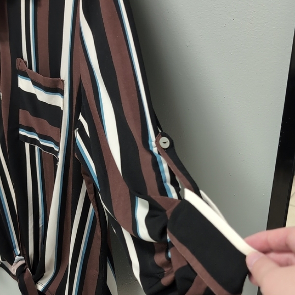 Cleo NWT XXL Button Down Shirt With Front Tie, Pocket And Adjustable Sleeves - Picture 4 of 6